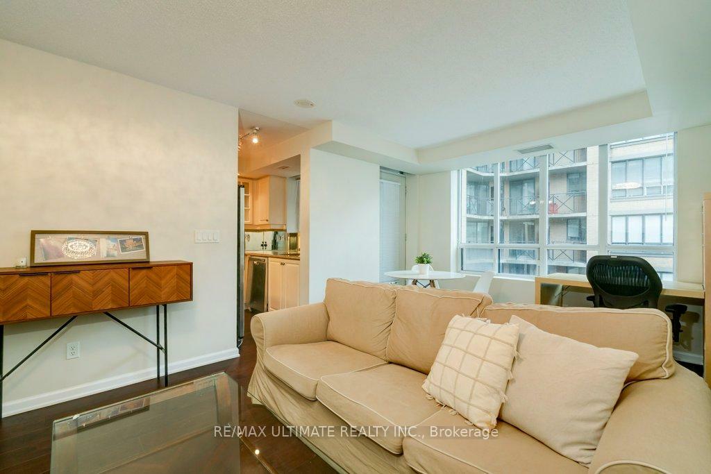 Property Photo: 140 Simcoe Street 1004 ON M5H 4E9