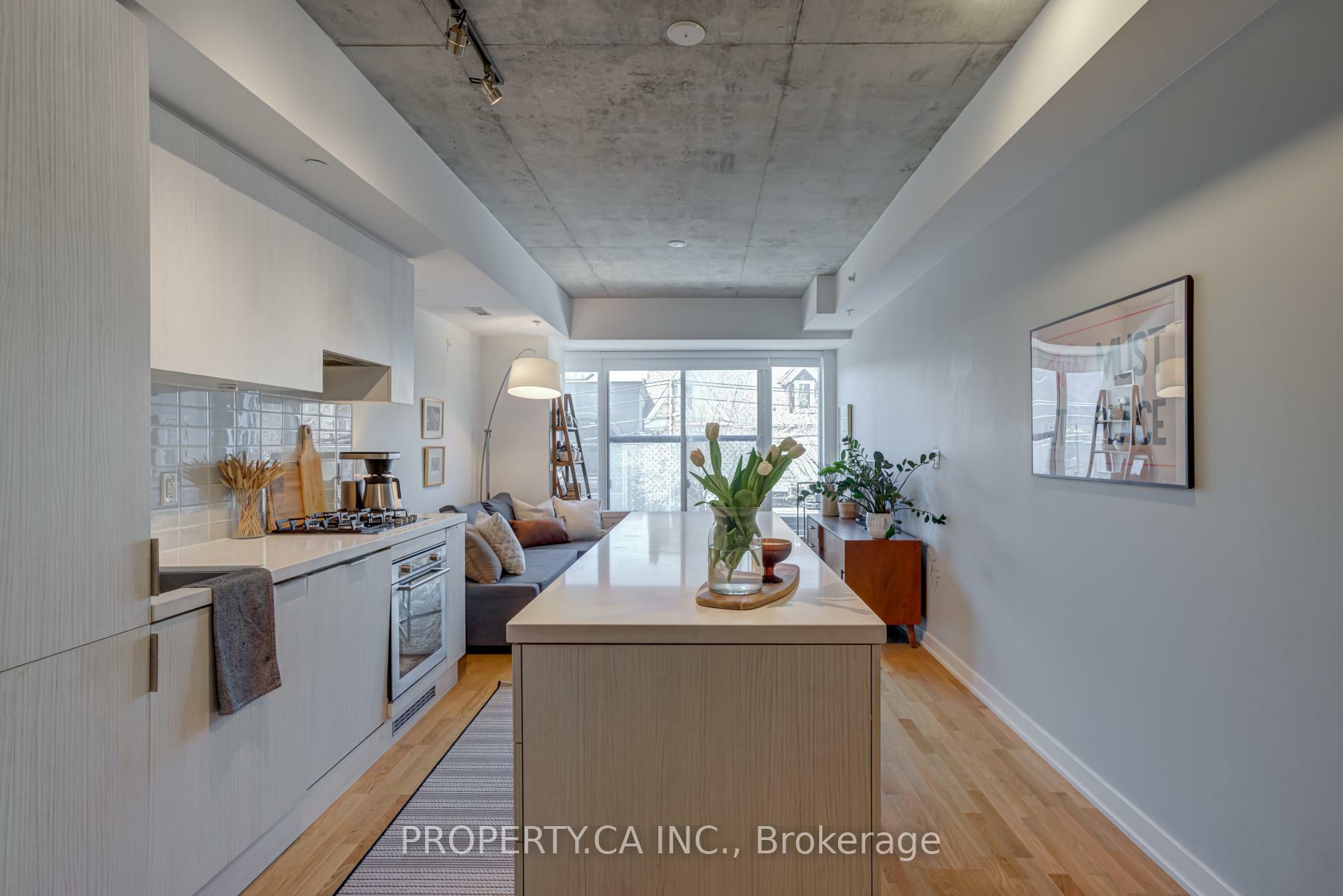 Property Photo:  109 Ossington Avenue 203  ON M6J 0G1 