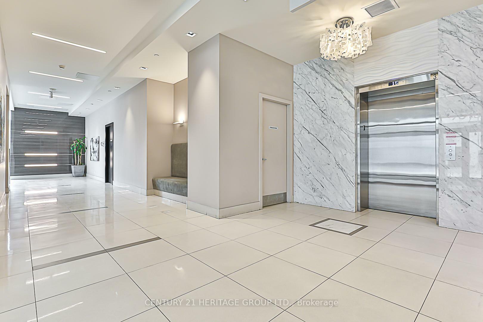 Property Photo: 9618 Yonge Street 603 ON L4C 0X5