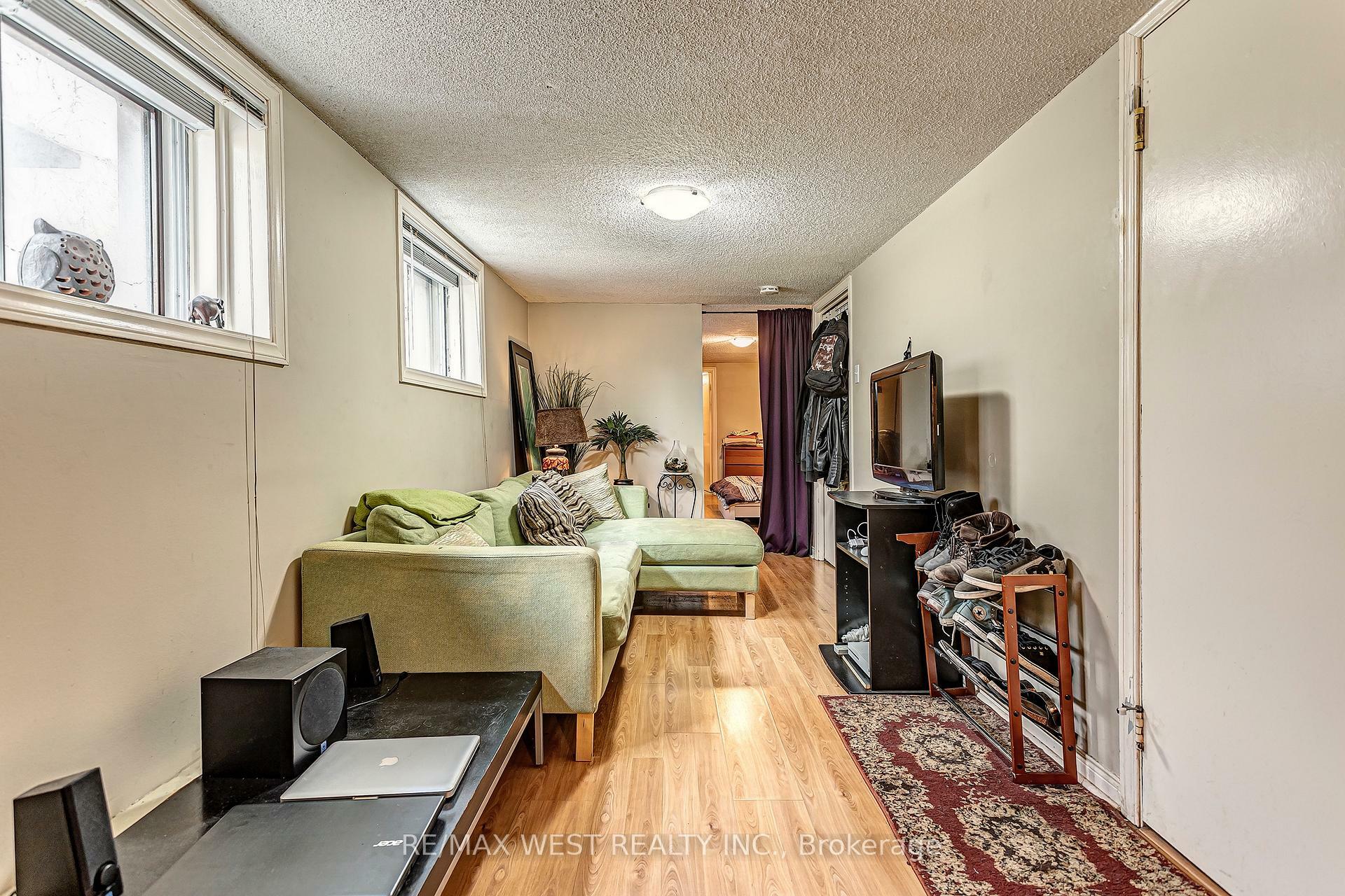 Photo de la propriété: 187 High Park Avenue 2 ON M6P 2S3