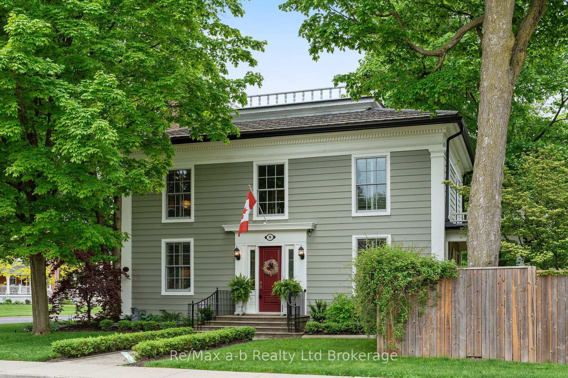 Property Photo:  74 Centre Street  ON N5H 2G5 