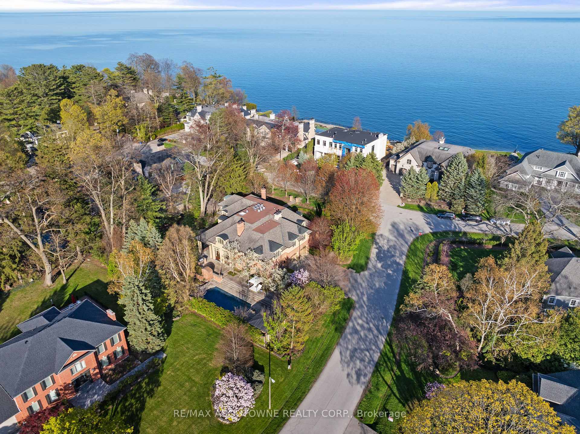 1081 Argyle Drive  Oakville ON L6J 1A9 photo