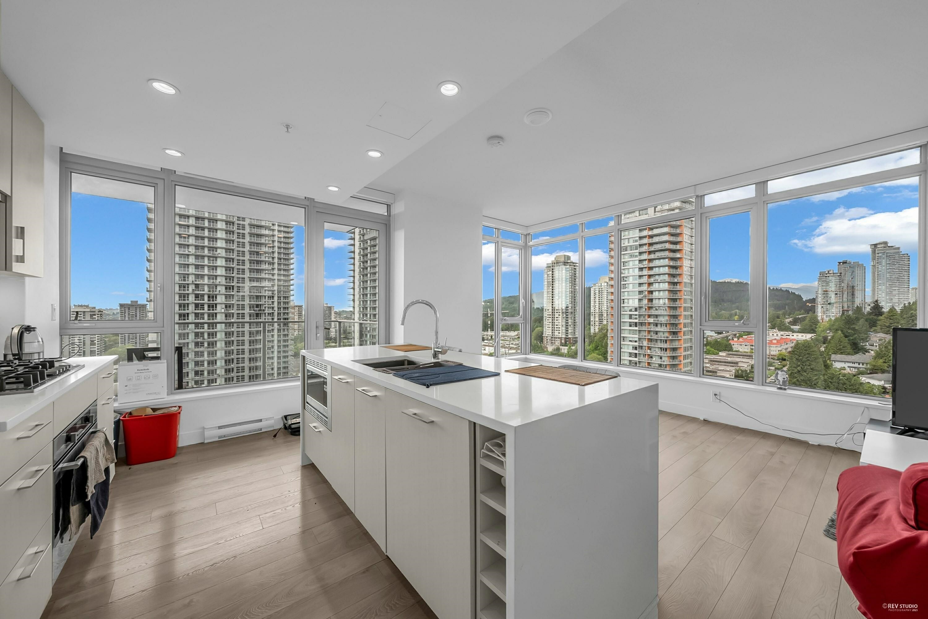 Property Photo: 518 Whiting Way 1702 BC V3J 0H7