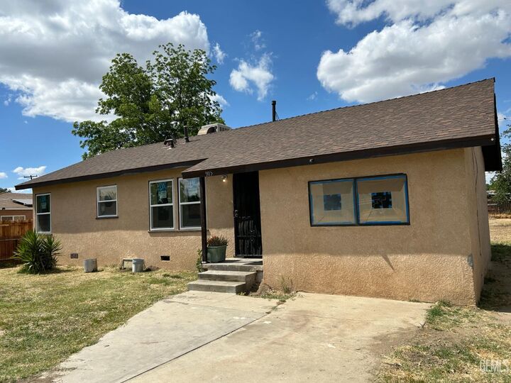 905 Hacienda Drive  Bakersfield CA 93307 photo