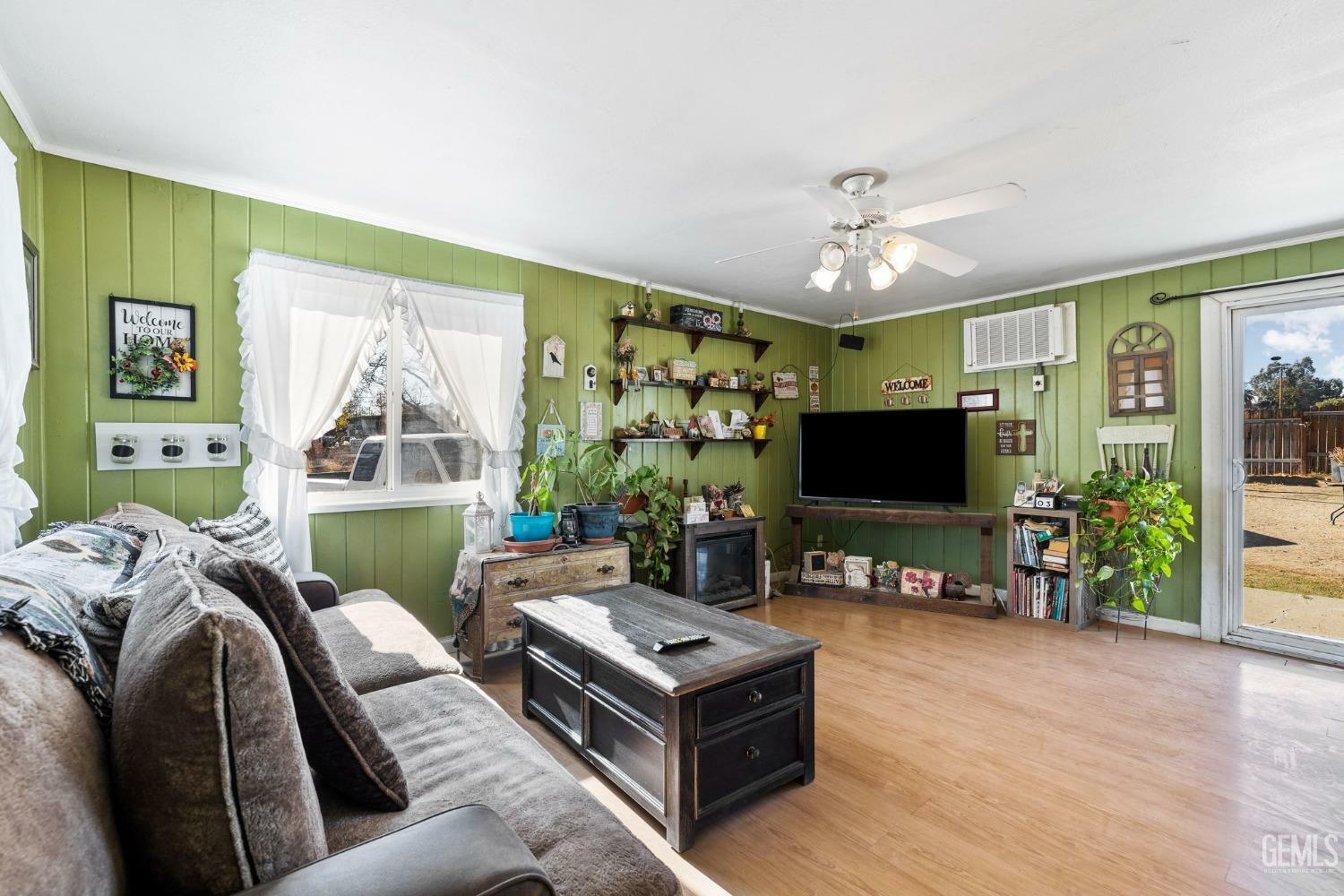 Property Photo: 525 S Kern Street CA 93252