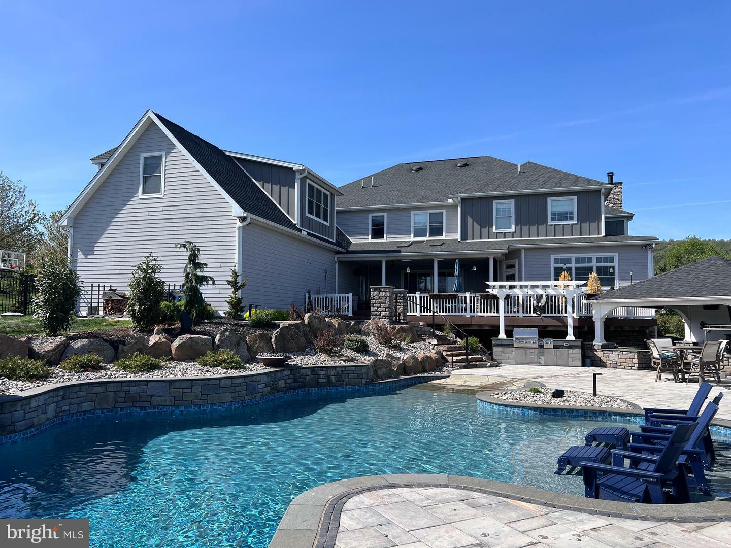 Property Photo: 12 Sagecrest Circle PA 17025
