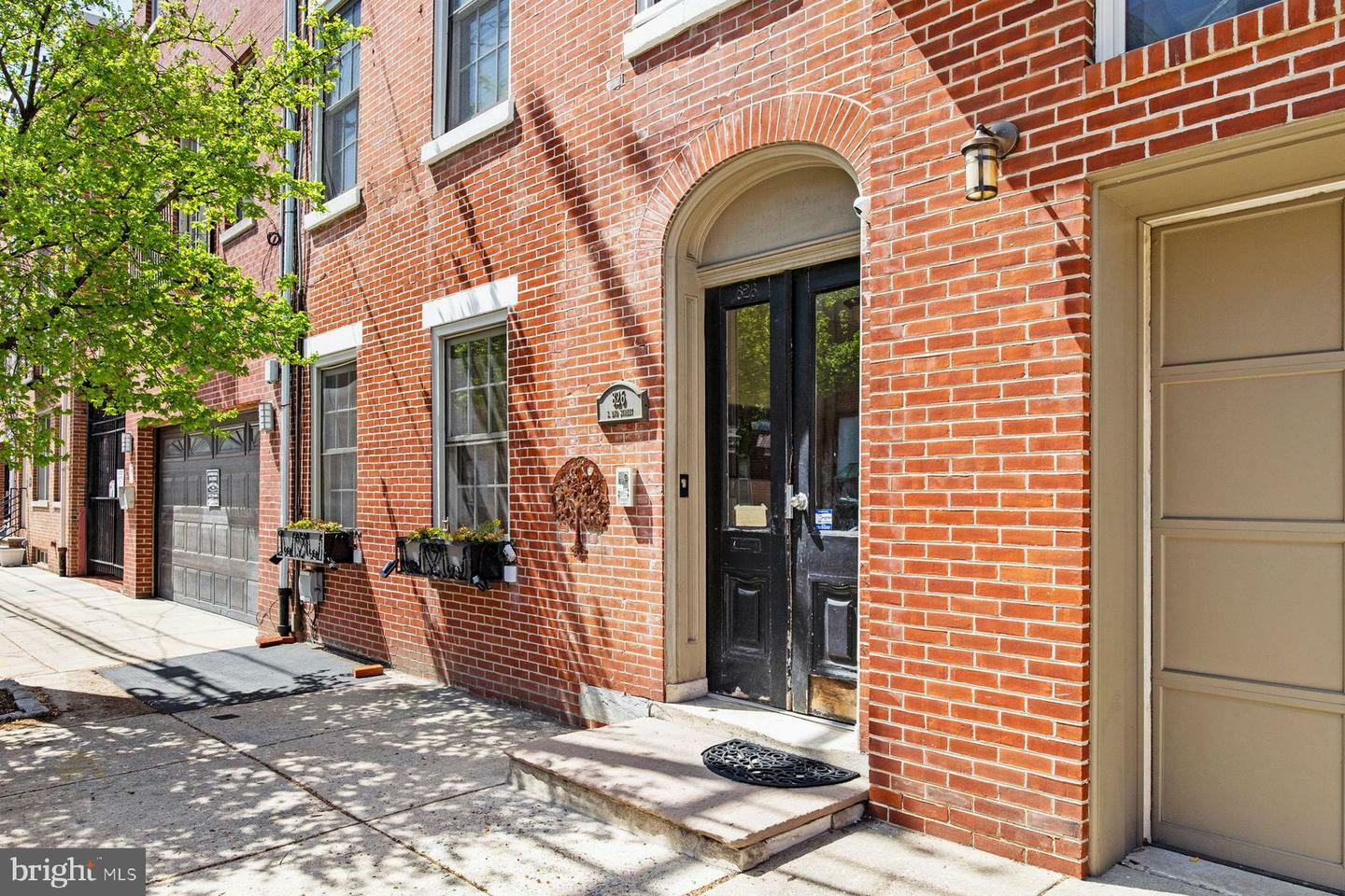 Property Photo: 826 S 2nd Street 2 PA 19147