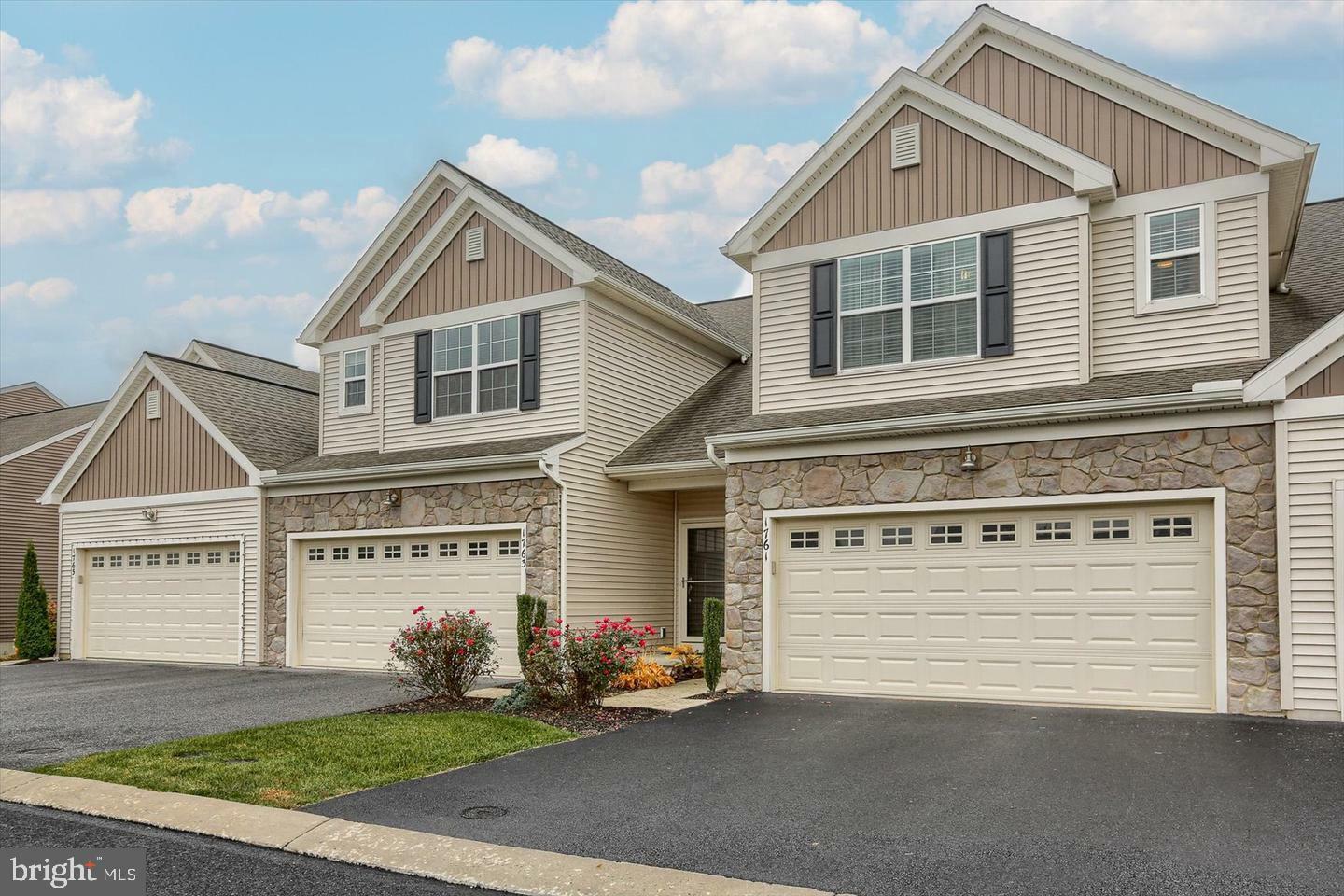 1761 Shady Lane  Mechanicsburg PA 17055 photo