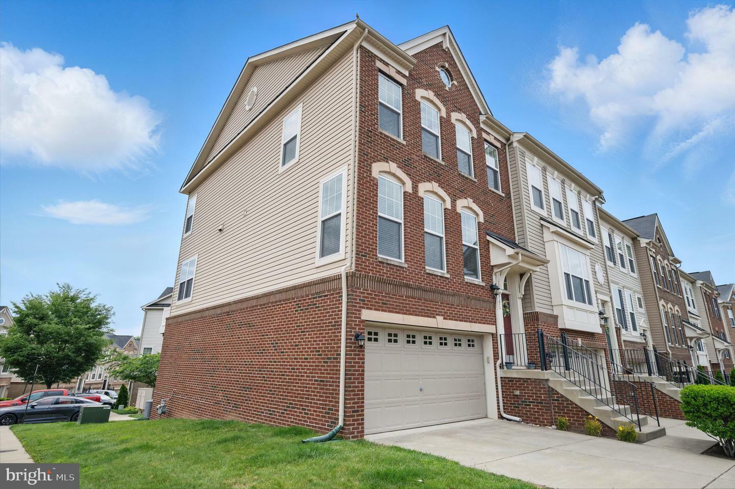 Property Photo: 9071 Alexander Way VA 20111