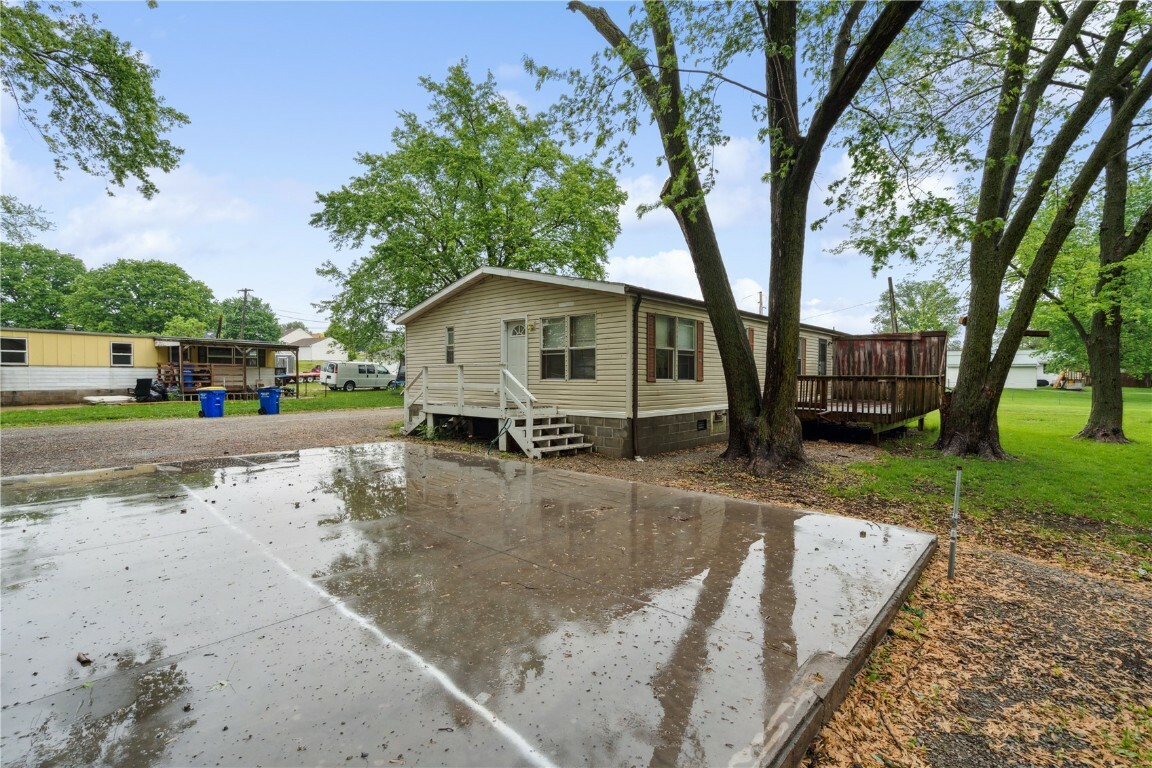 Property Photo: 105 S High Avenue IA 52322