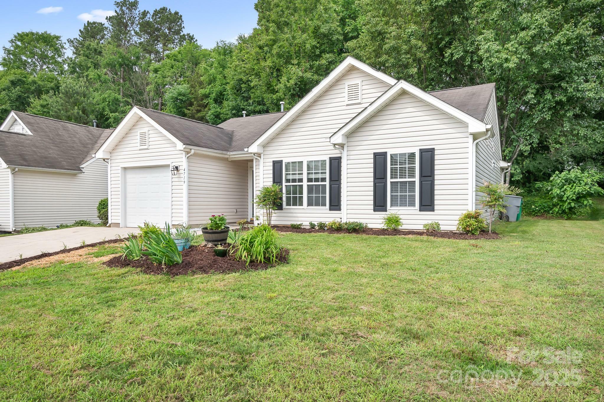 Property Photo:  4719 Sahalee Lane  NC 28216 