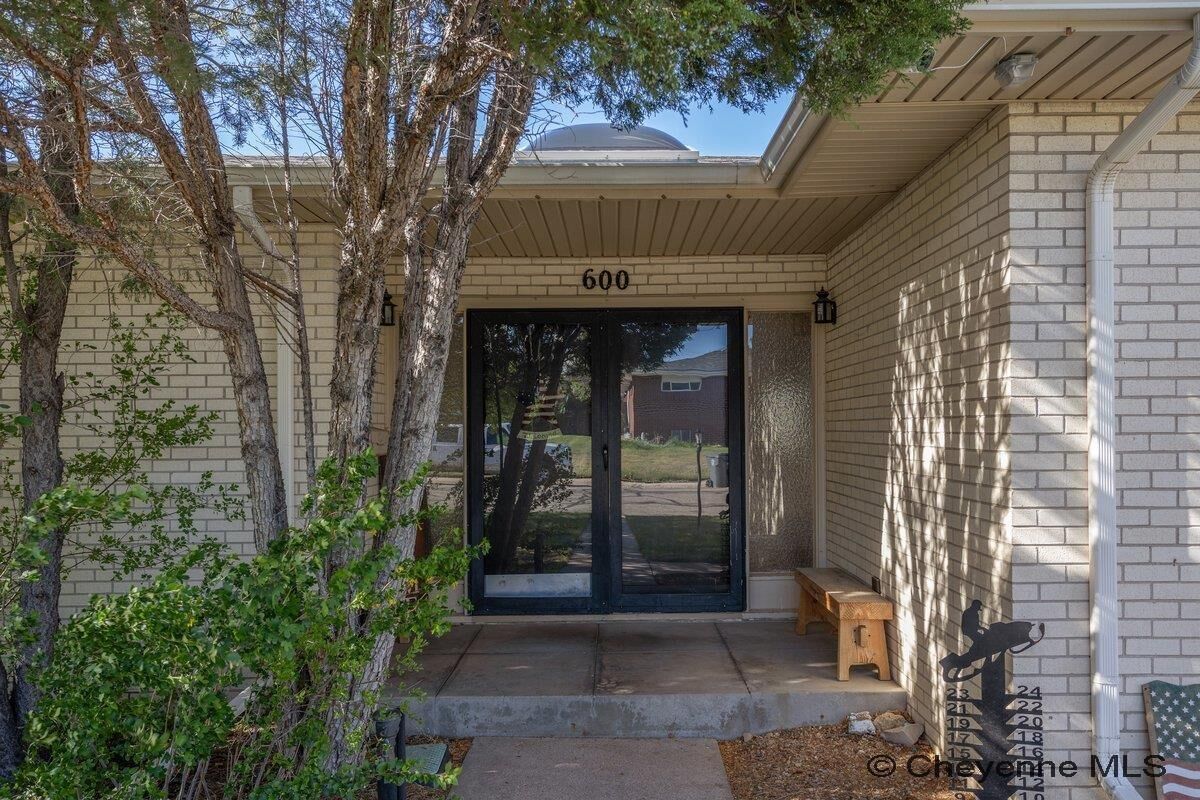 Property Photo:  600 Manor Ln  WY 82009 