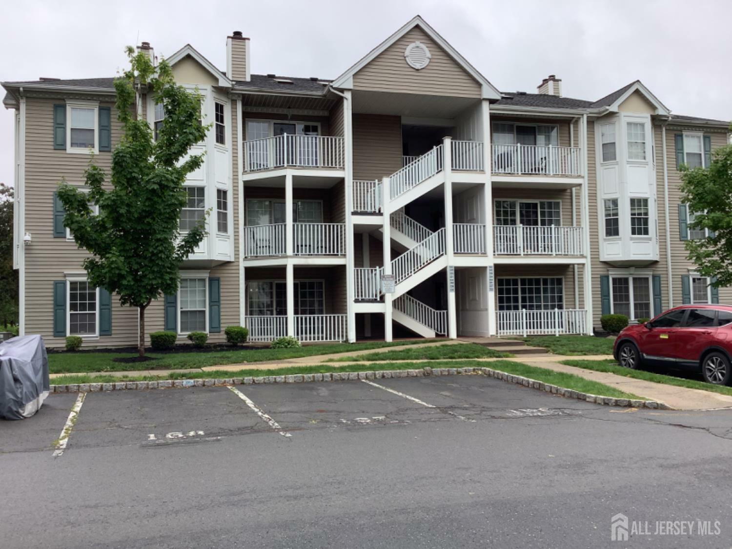 Property Photo:  336 Wimbeldon Court  NJ 08902 