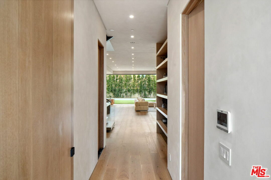 Property Photo: 14718 Otsego St CA 91403