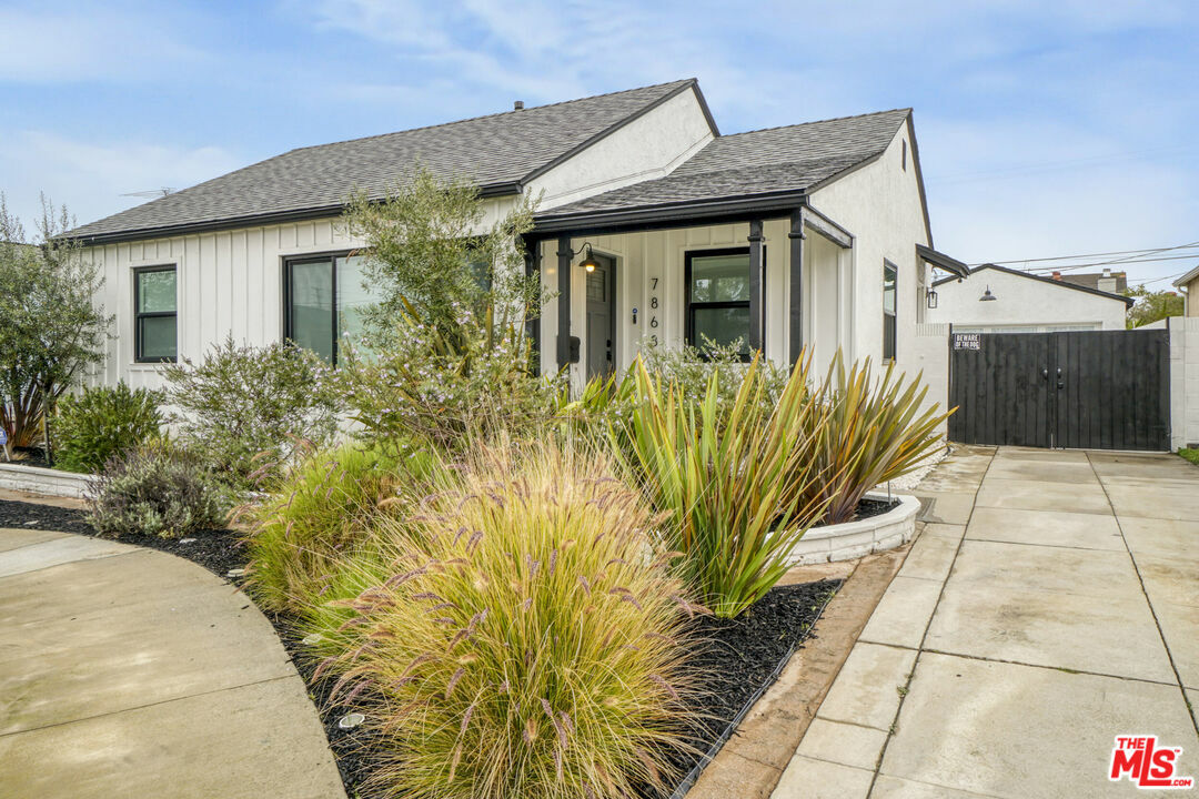 7868 Naylor Ave  Los Angeles CA 90045 photo