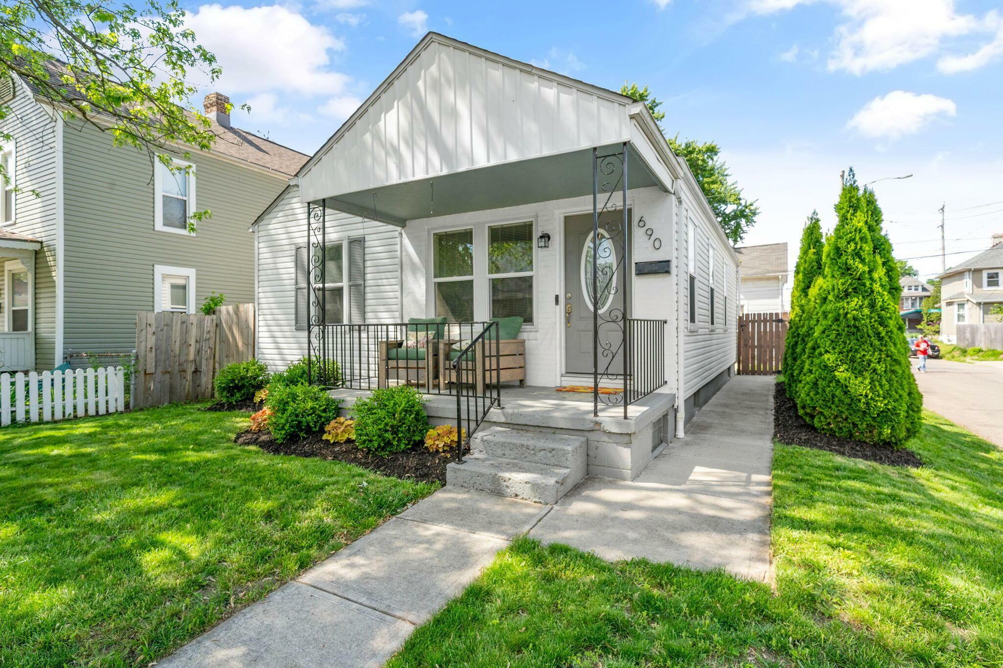 Property Photo: 690 Reinhard Avenue OH 43206
