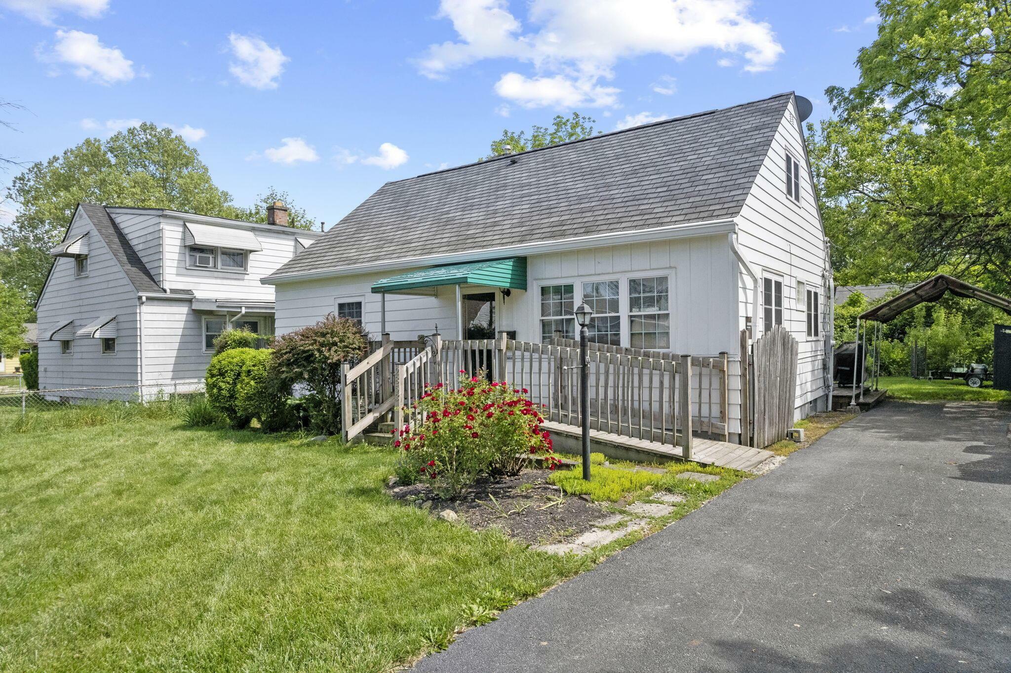 Property Photo: 2853 Brookpark Circle OH 43123