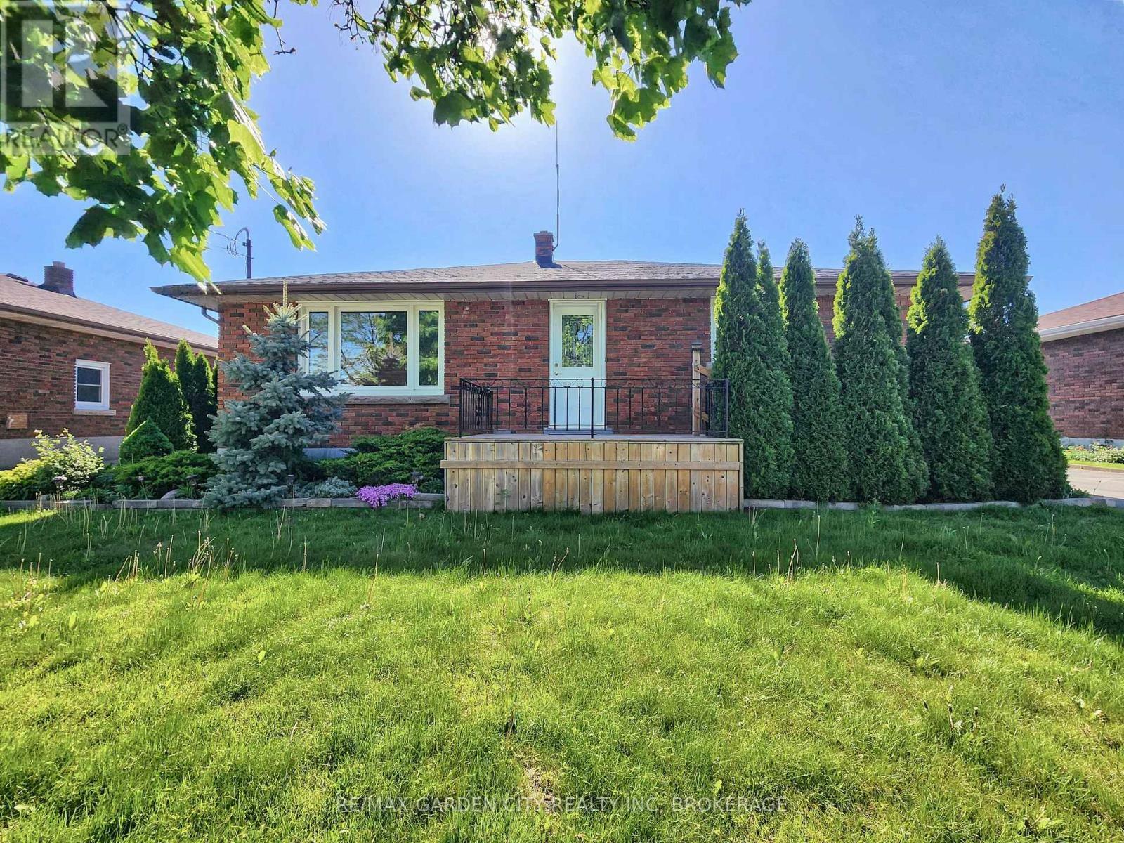 Property Photo: 136 Classic Avenue ON L3B 1P7