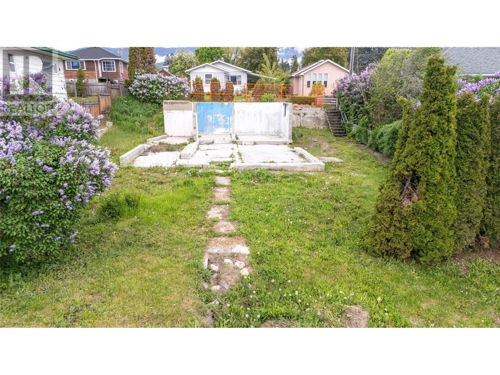 Property Photo:  507 9th  S Avenue  BC V0B 1G3 