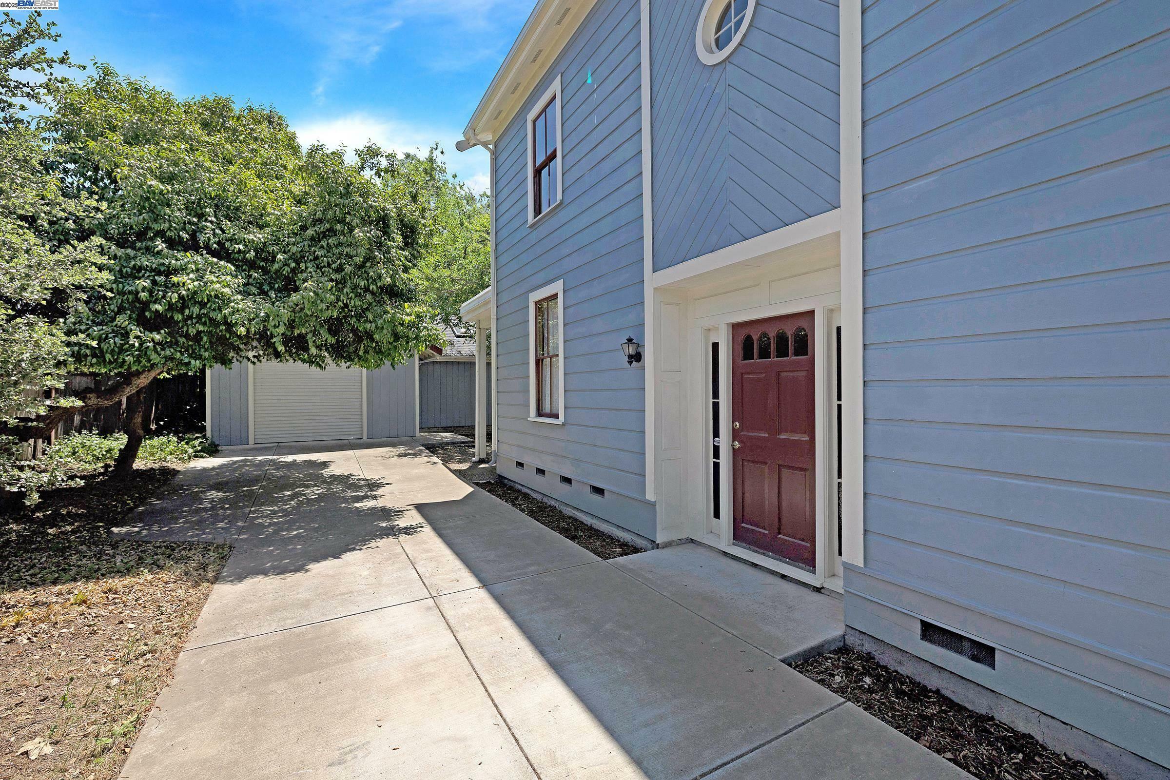 Property Photo: 2211 College Avenue CA 94550