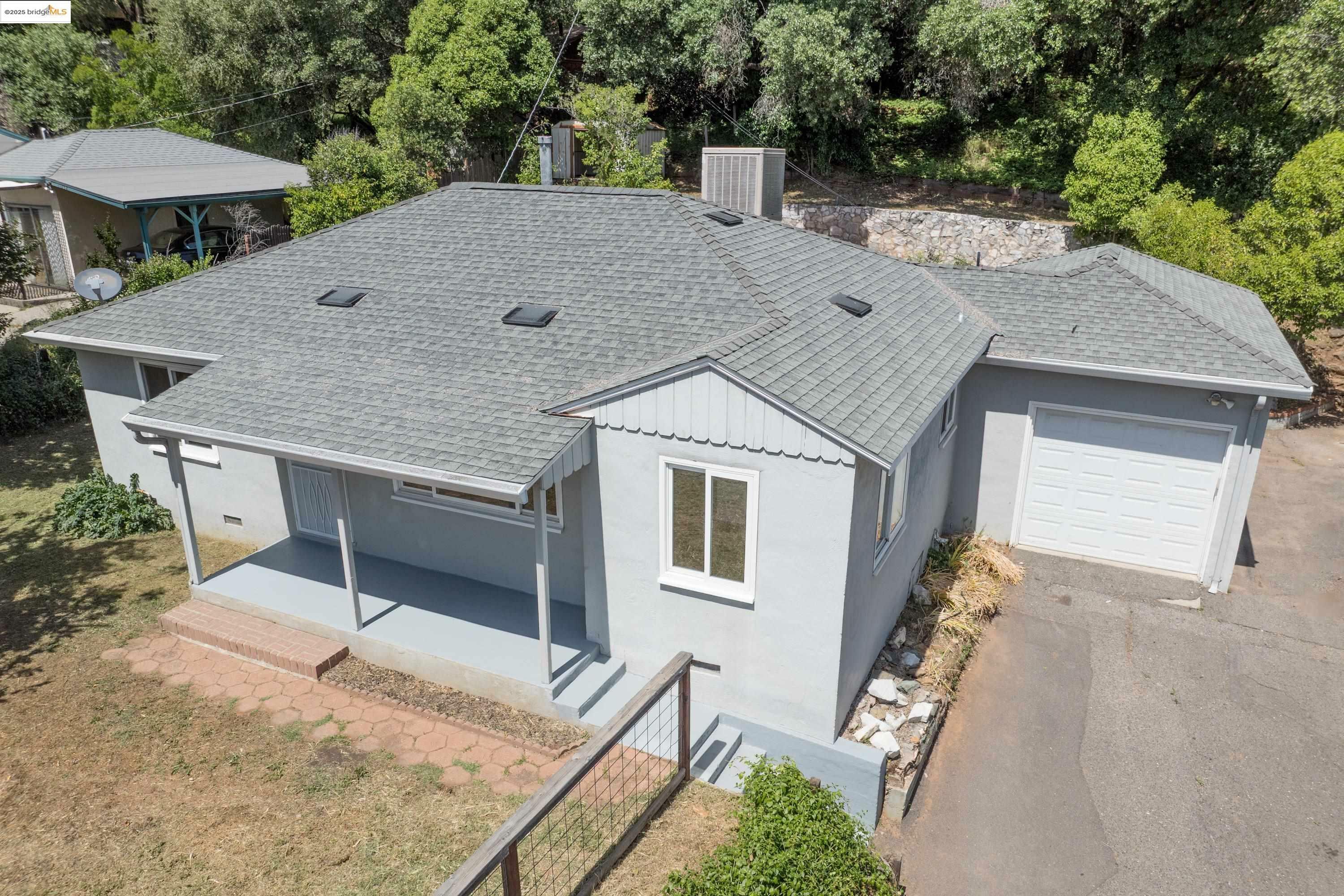 Property Photo: 11244 Circle Dr CA 95327