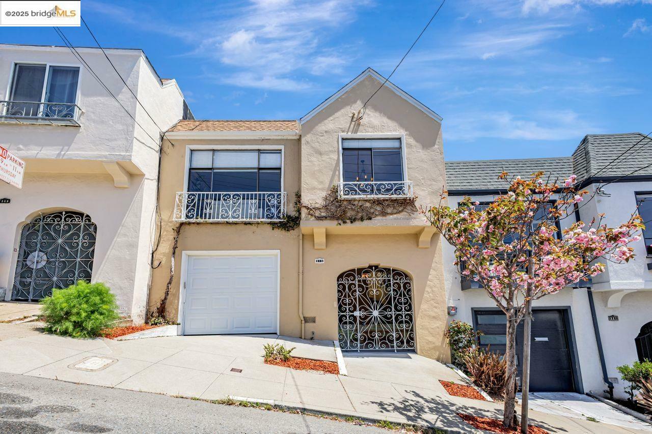 Property Photo: 315 Topeka Ave CA 94124