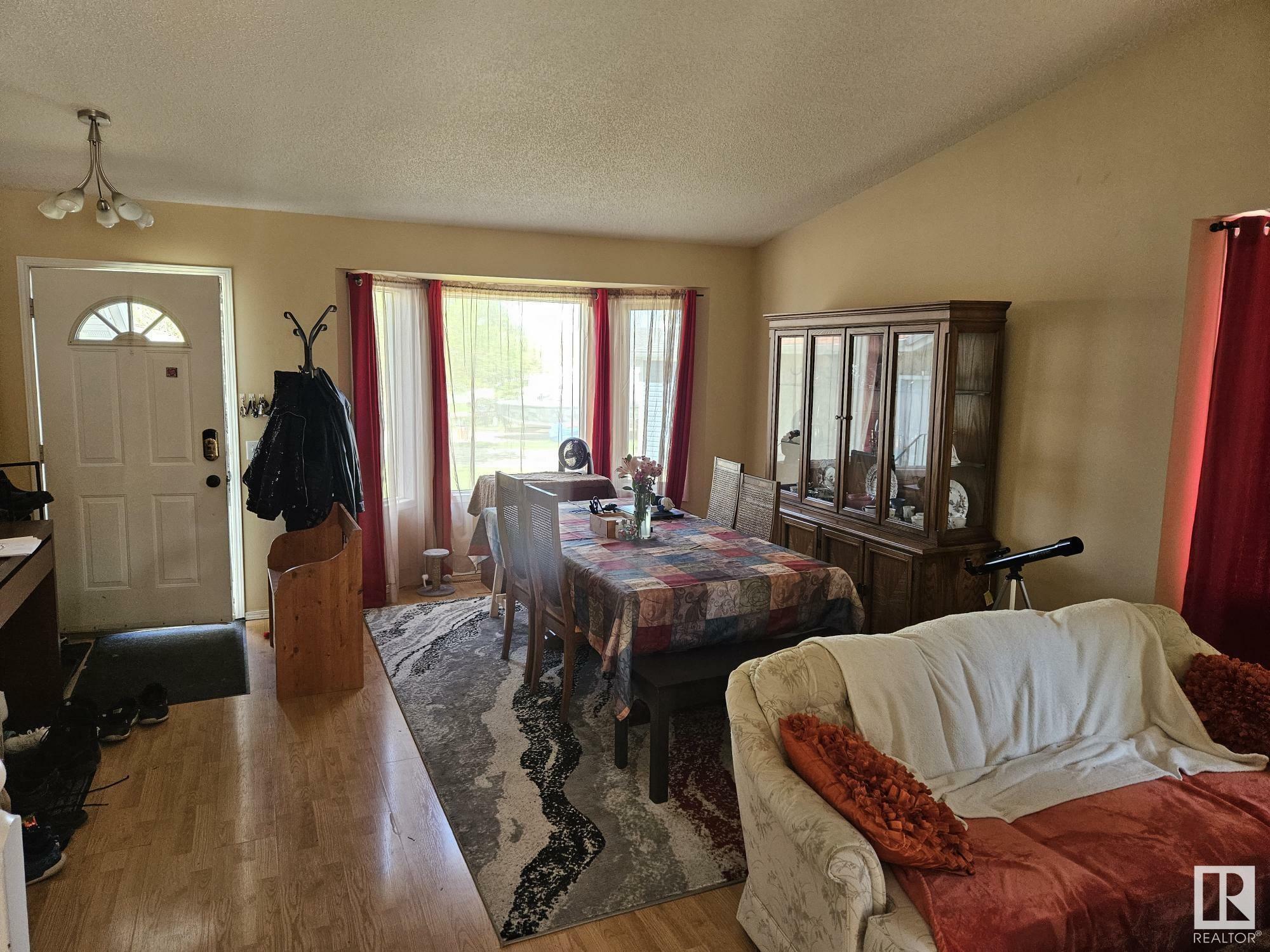 Property Photo: 19 Darlington Bay AB T8H 1R8