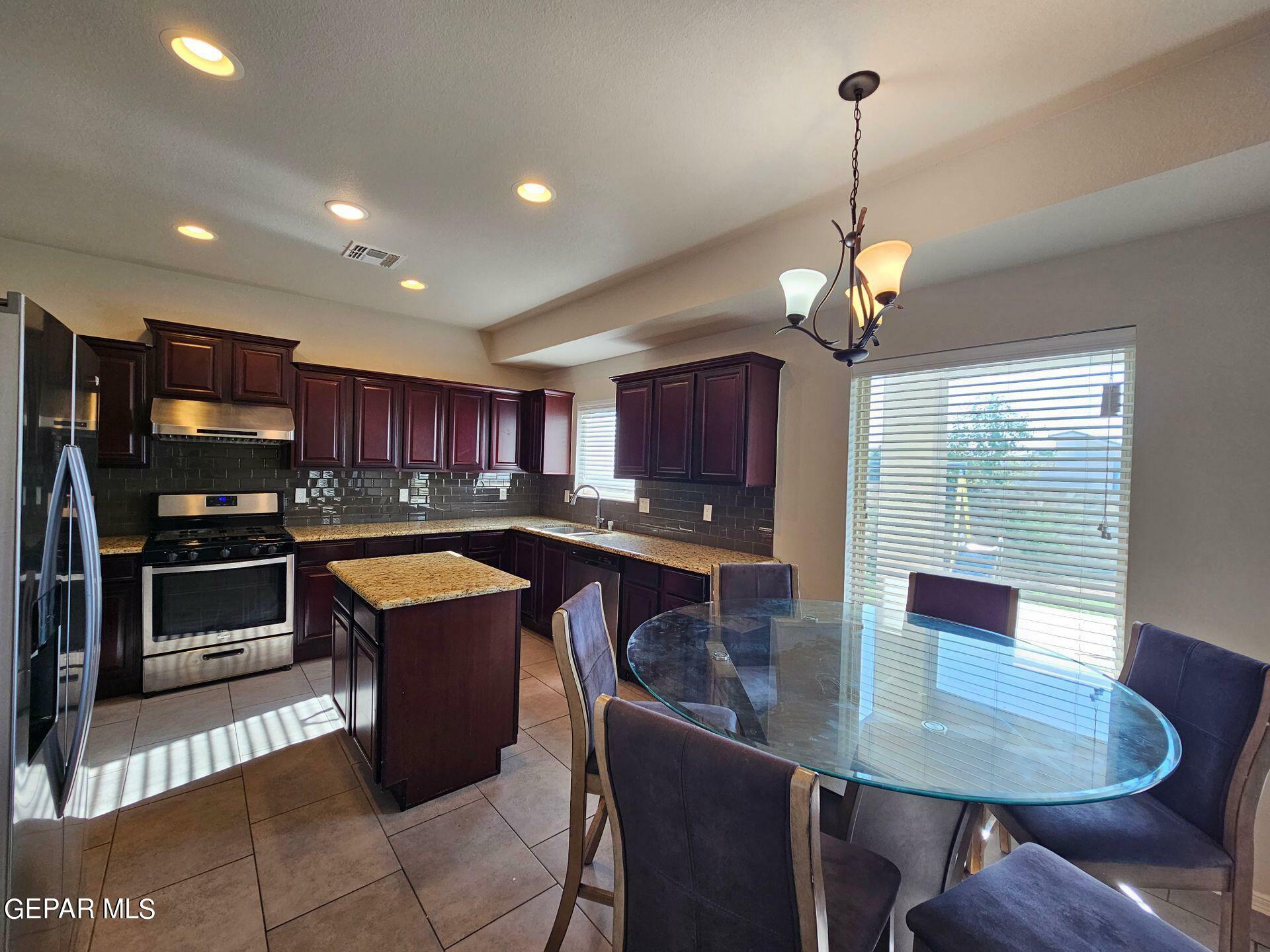 Property Photo: 777 Aislaby Street TX 79928