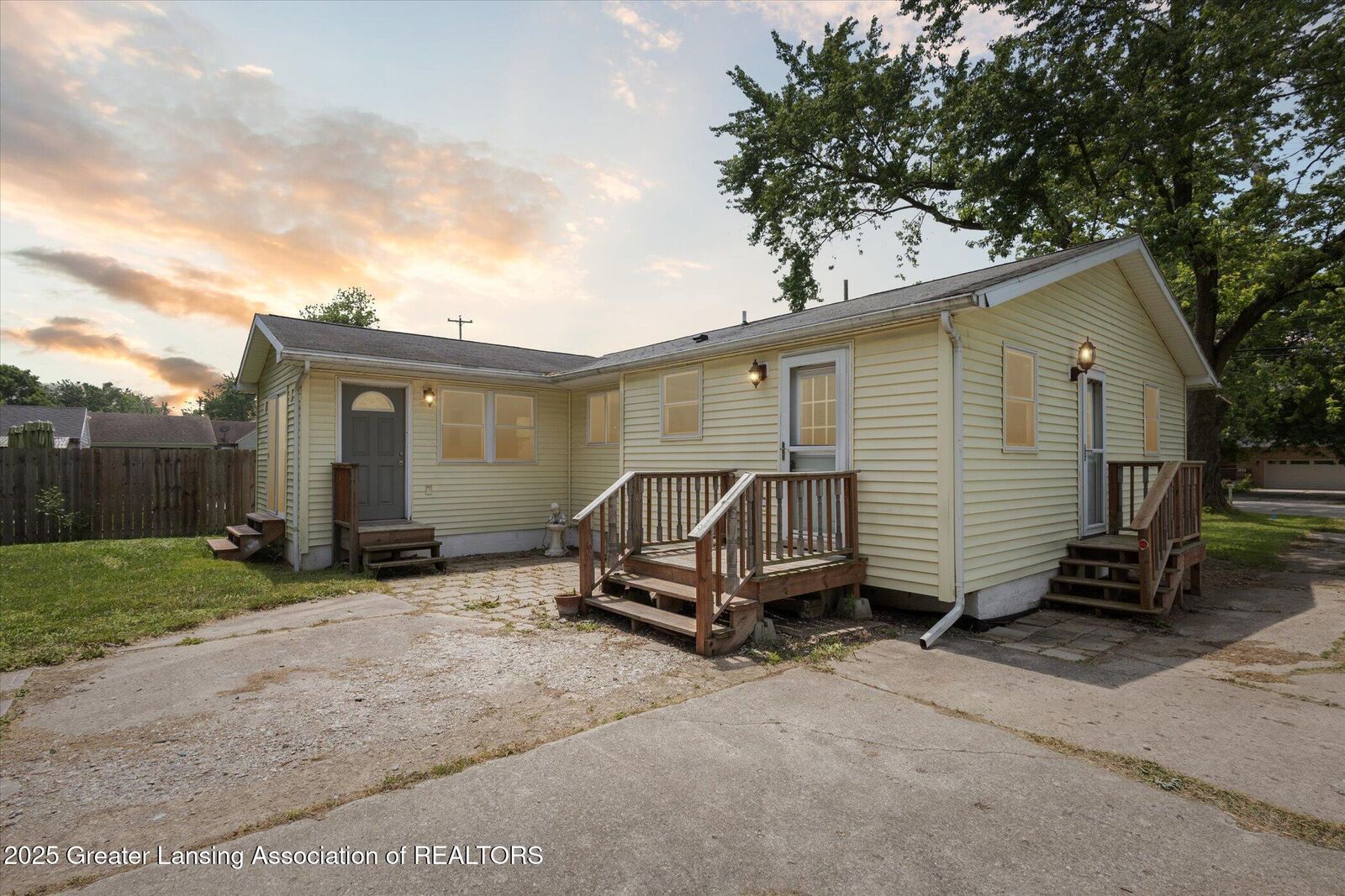 Property Photo:  127 S Dibble Avenue  MI 48917 