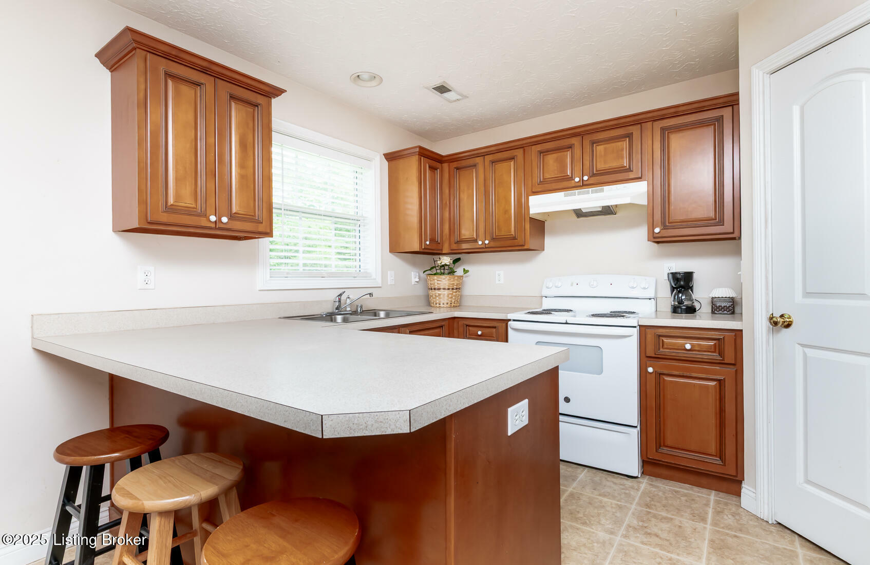 Property Photo: 136 Chesapeake Trail KY 40013