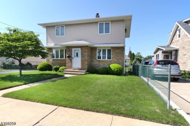 Property Photo: 15 Garwood Ct N NJ 07026
