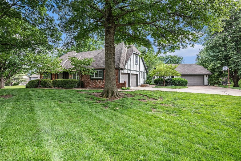 Property Photo: 16306 Riggs Road KS 66085