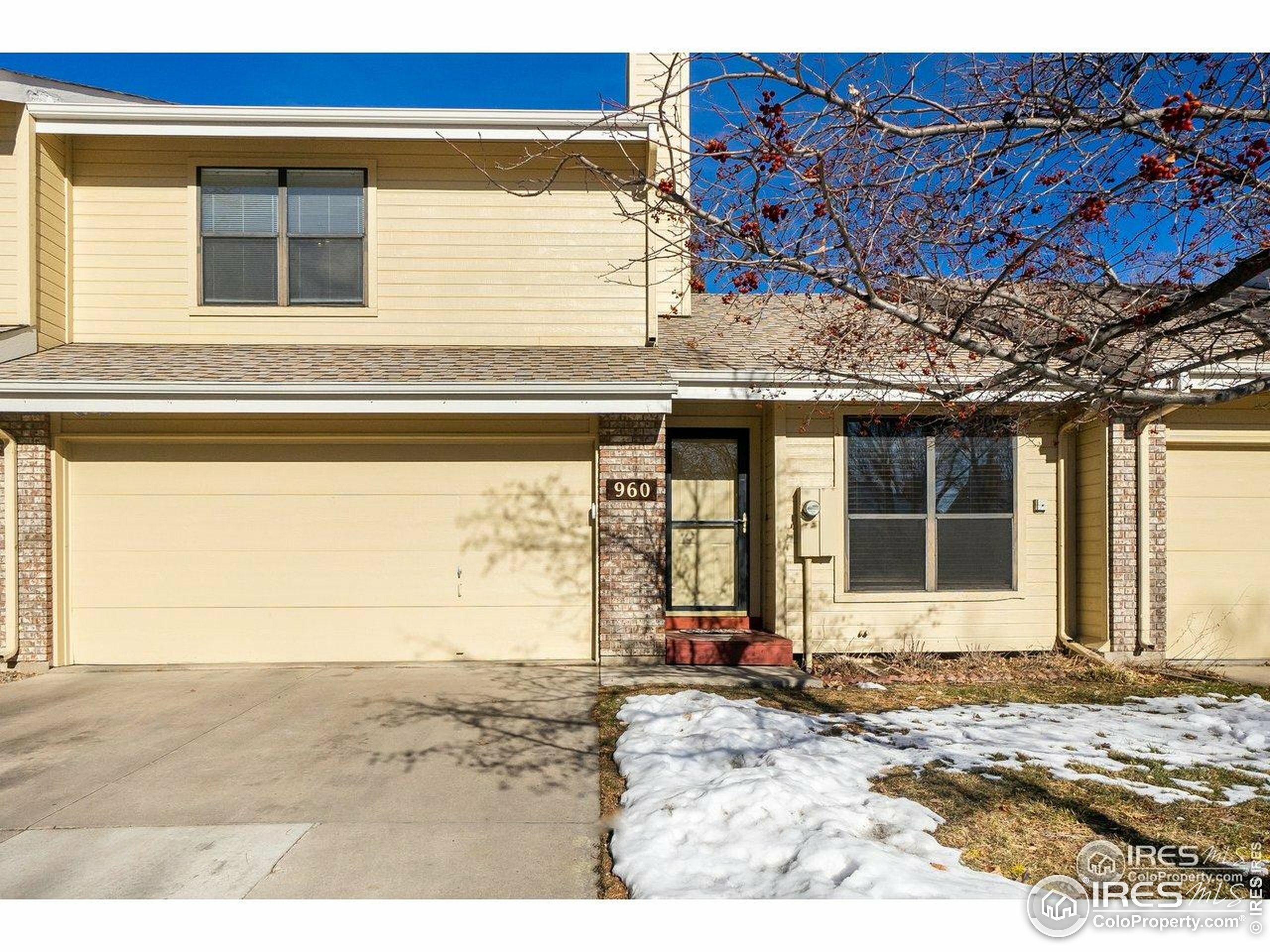 Property Photo: 960 Shire Ct CO 80526