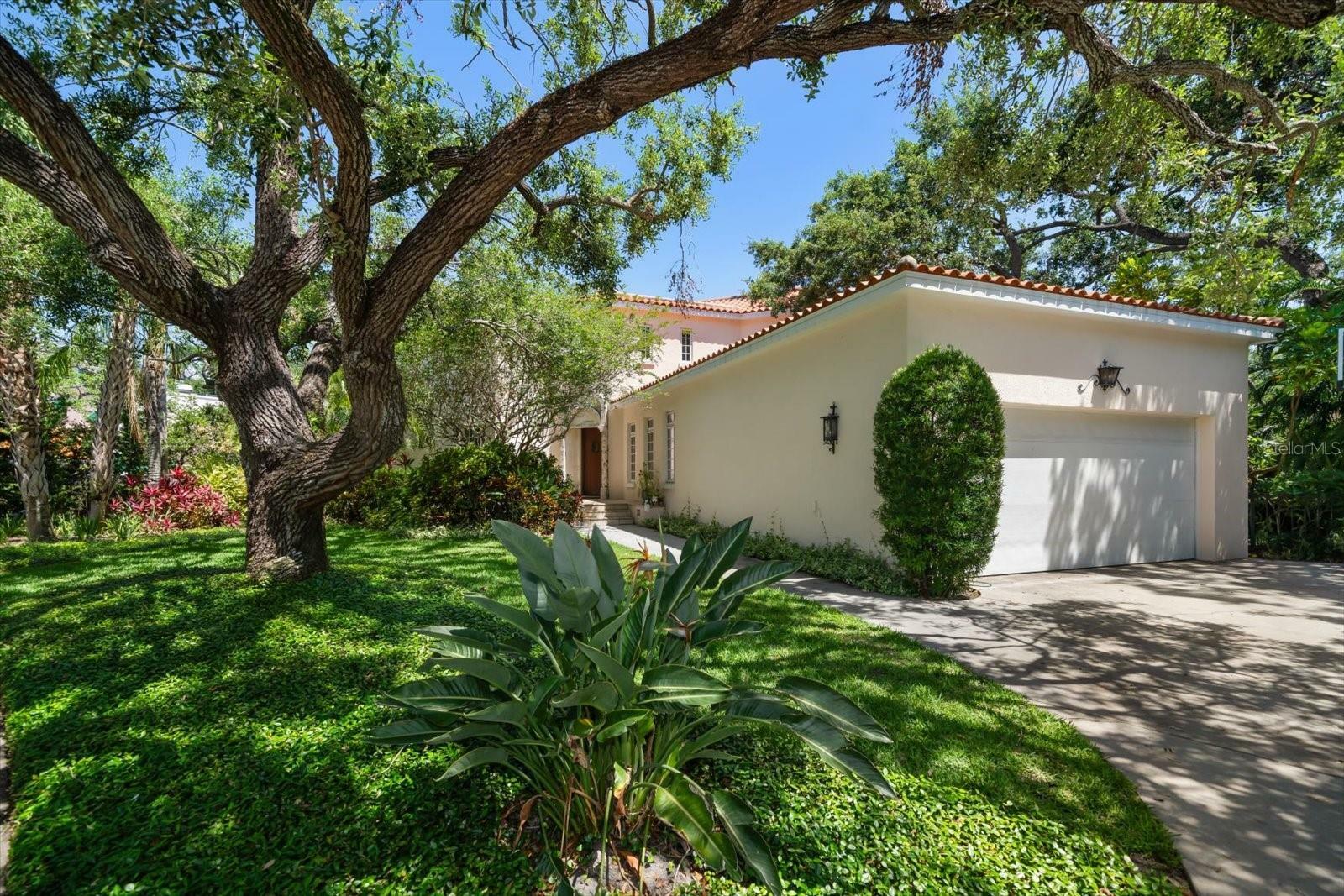 Property Photo: 514 Riviera Drive FL 33606