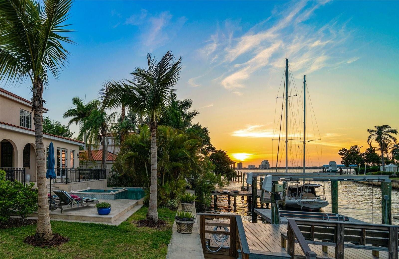 Property Photo: 514 Riviera Drive FL 33606