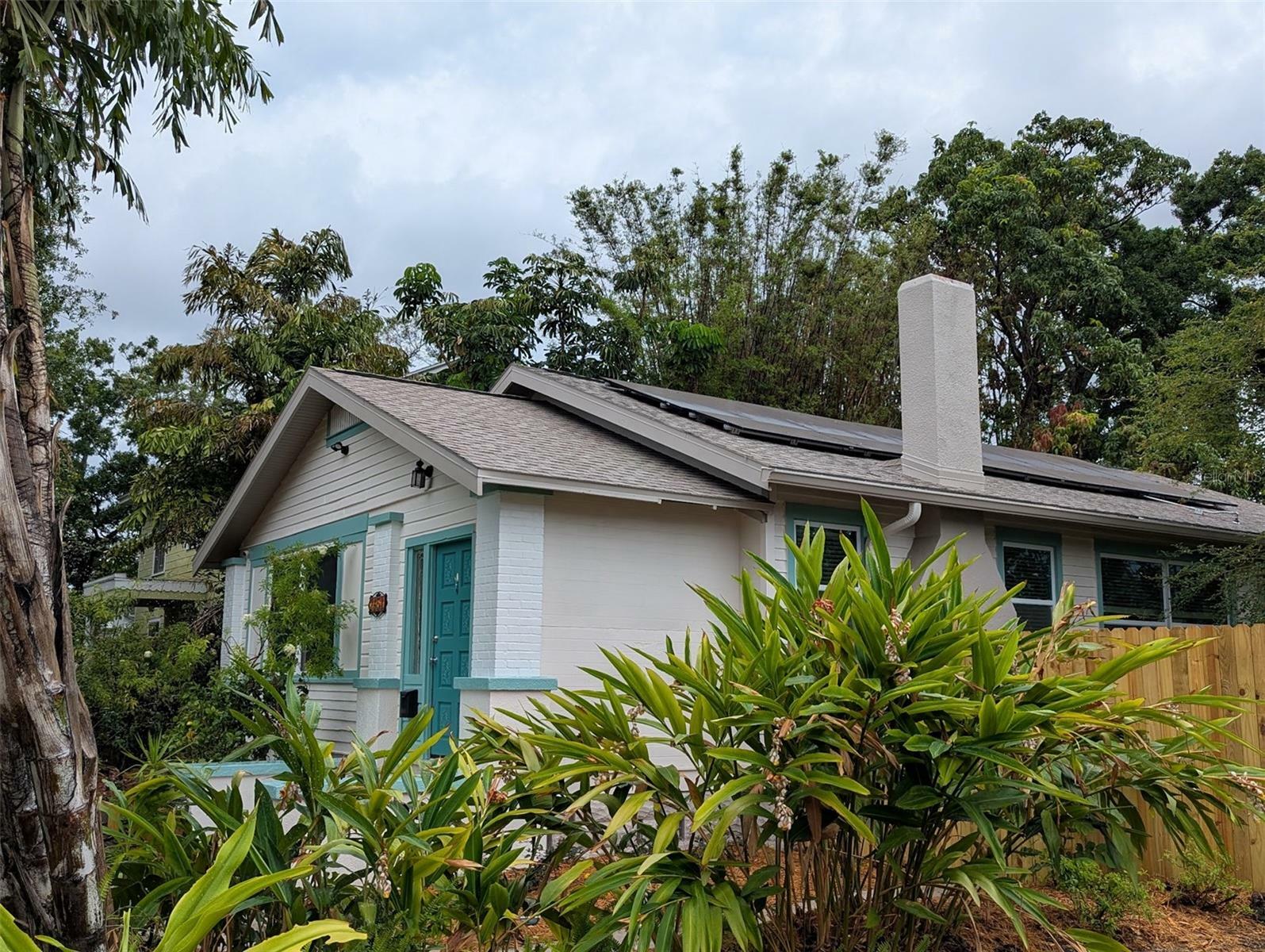 Property Photo: 2451 2nd Avenue N FL 33713