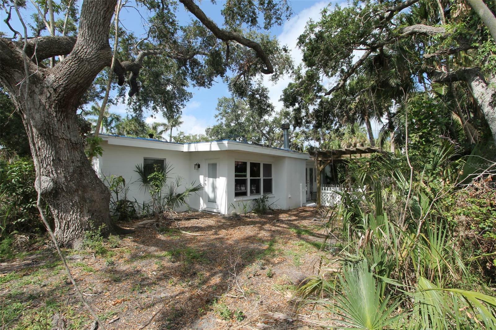 Property Photo: 129 Pierson Lane FL 34242
