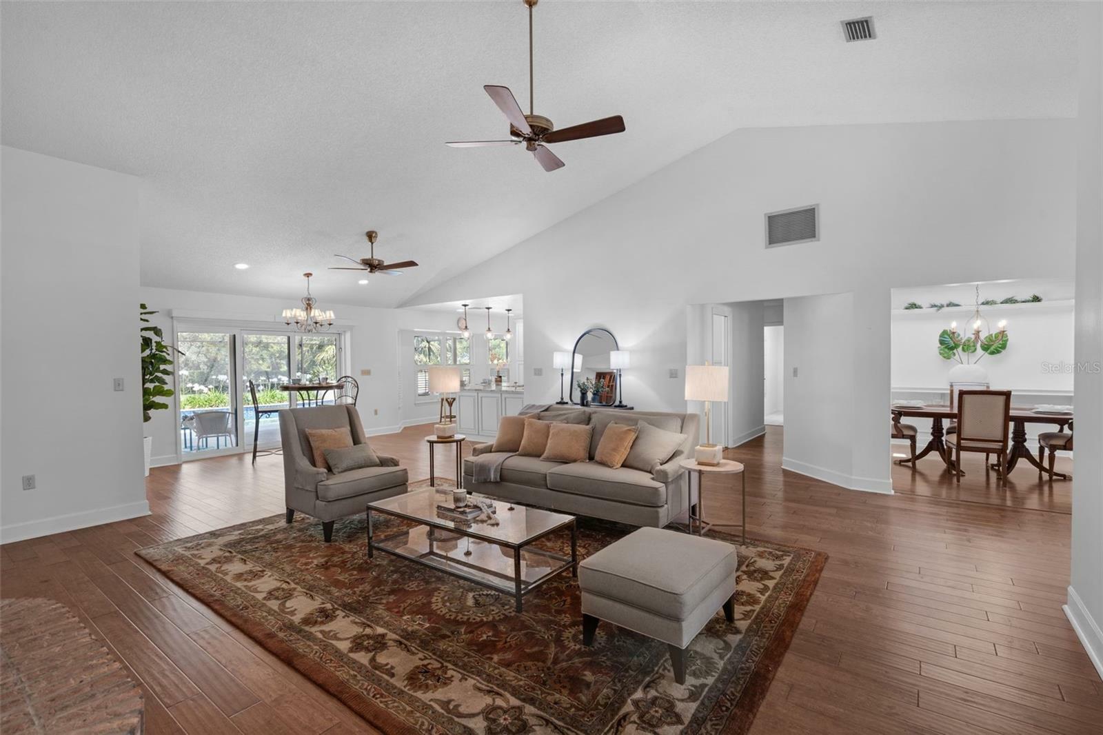 Property Photo: 633 N Longview Place FL 32779