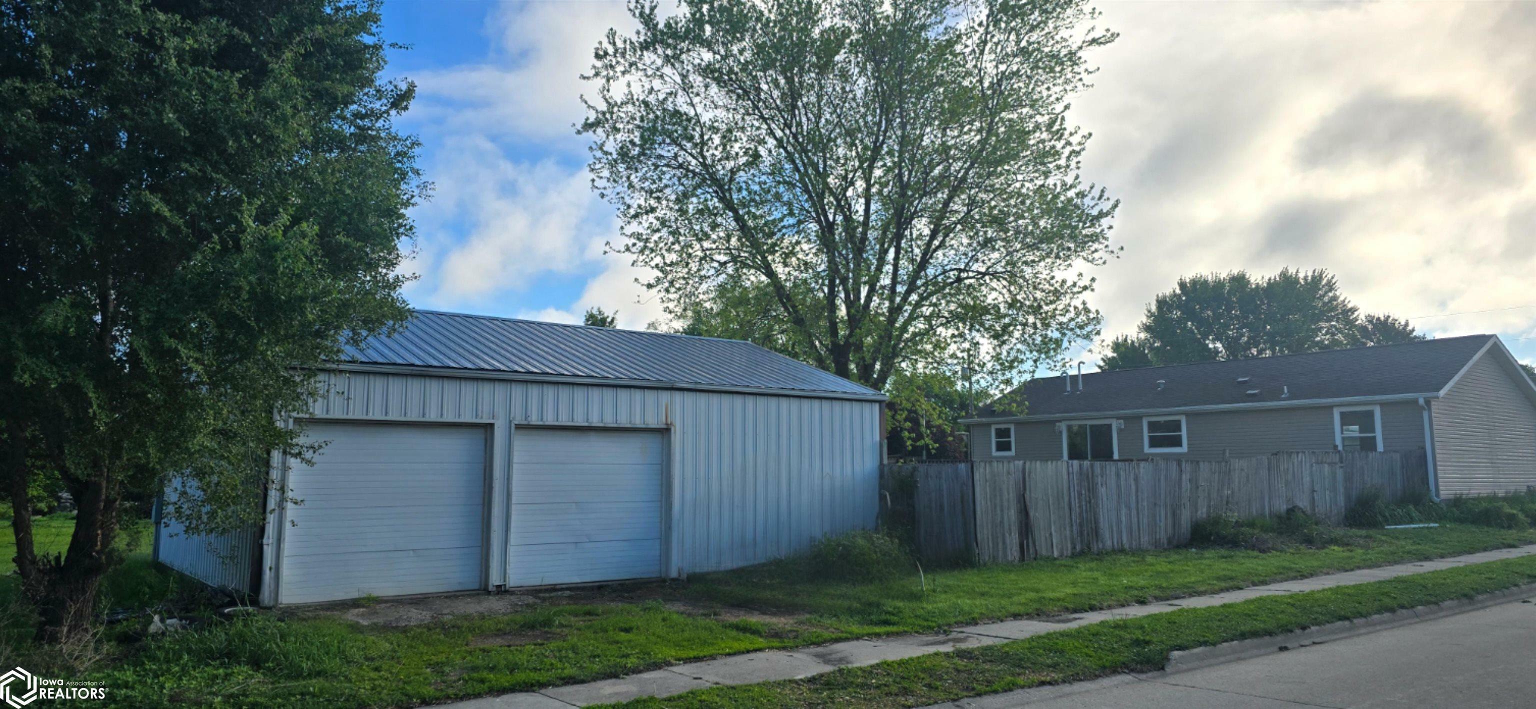 Property Photo: 123 S Marion Street IA 50036