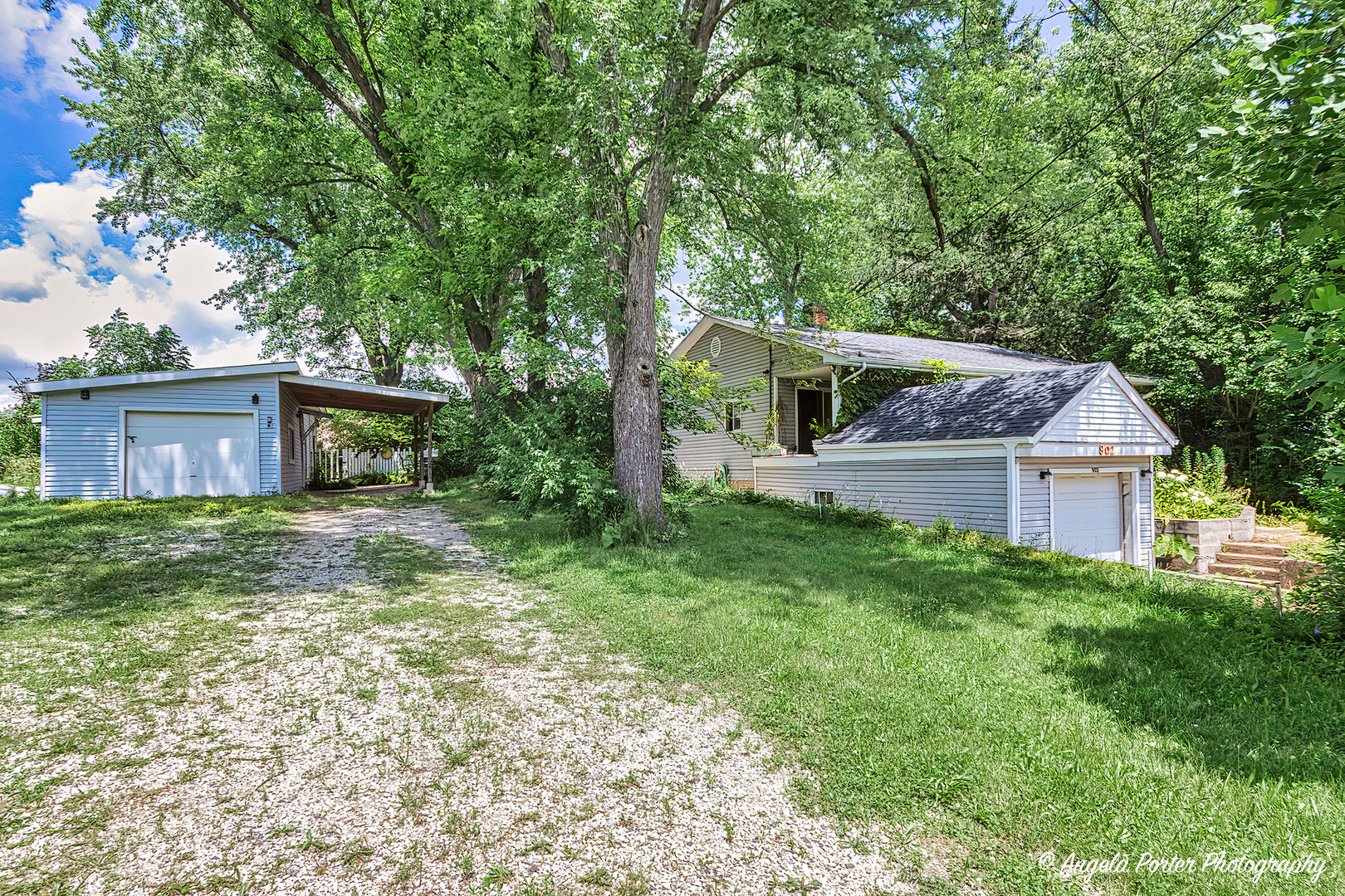 Property Photo: 902 Landl Park Road IL 60051