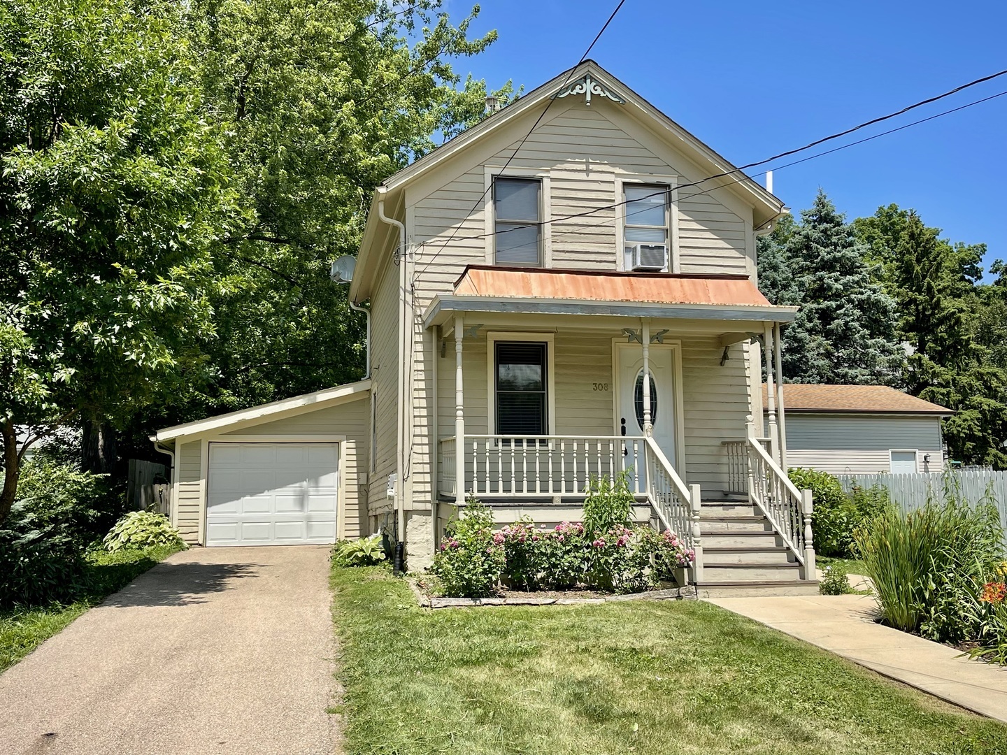Property Photo: 308 W Reader Street IL 60119