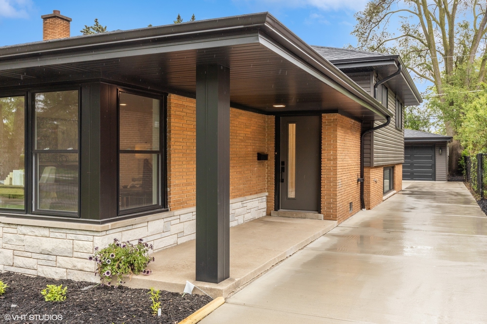 Property Photo: 1821 Kensington Avenue IL 60154