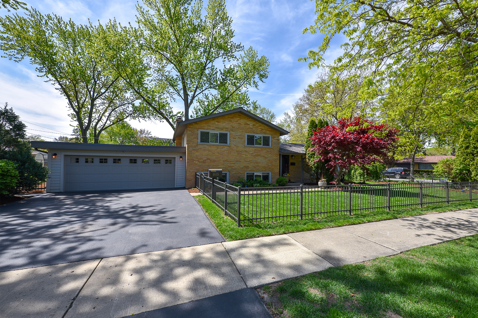 Property Photo: 1605 E Euclid Avenue IL 60004