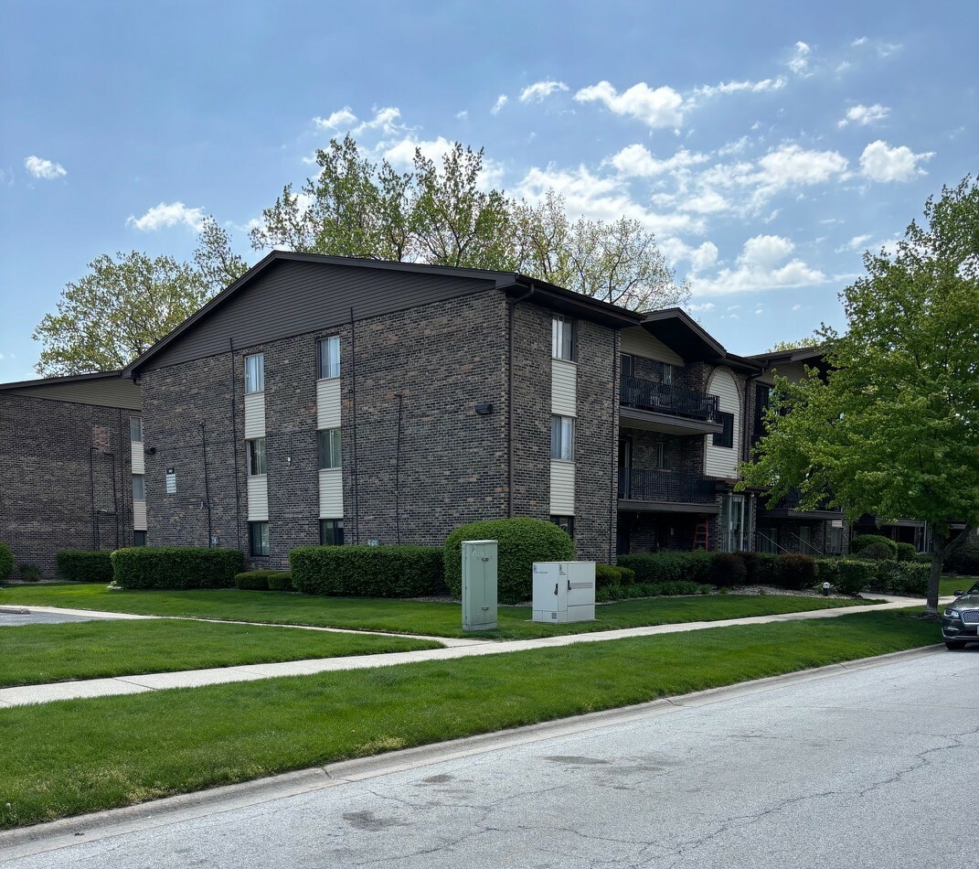 Property Photo: 13515 Leclaire Avenue 55 IL 60418