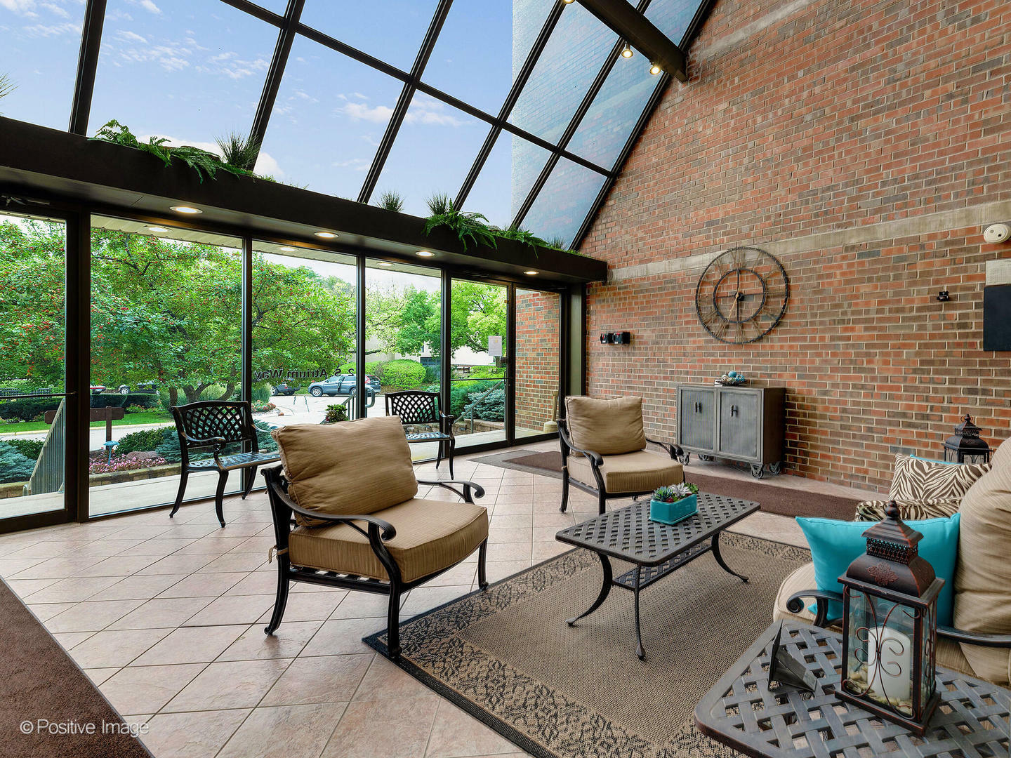 Property Photo: 2 S Atrium Way 407 IL 60126