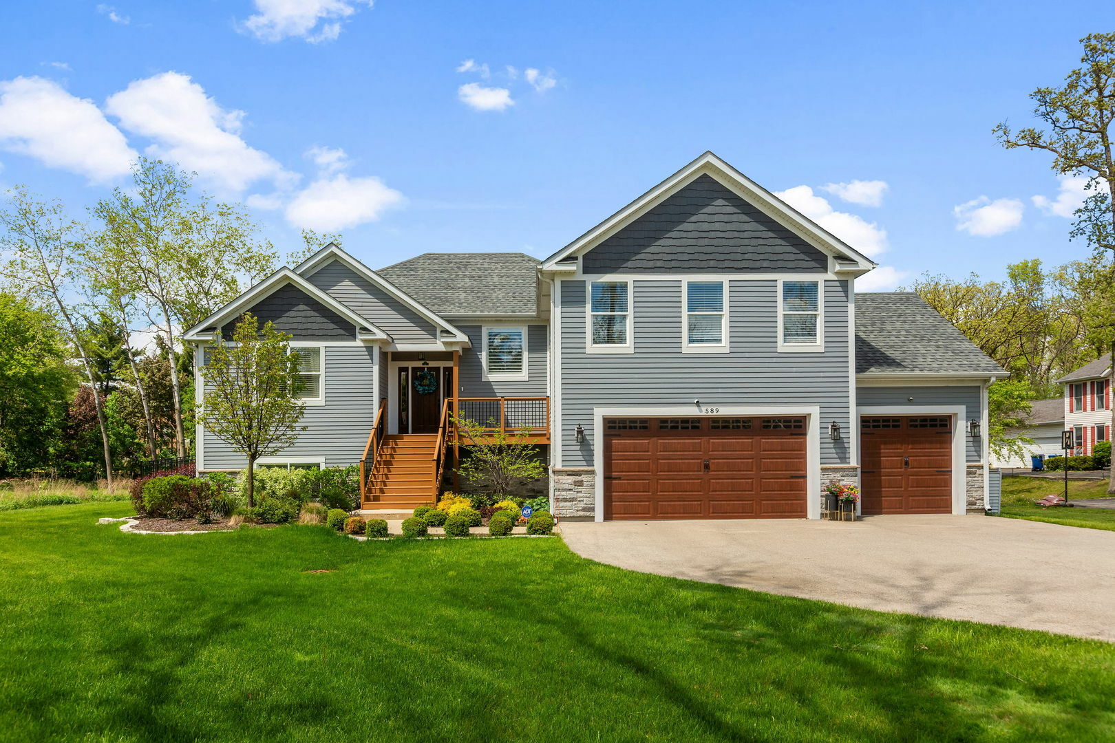 Property Photo: 589 Quassey Avenue IL 60044