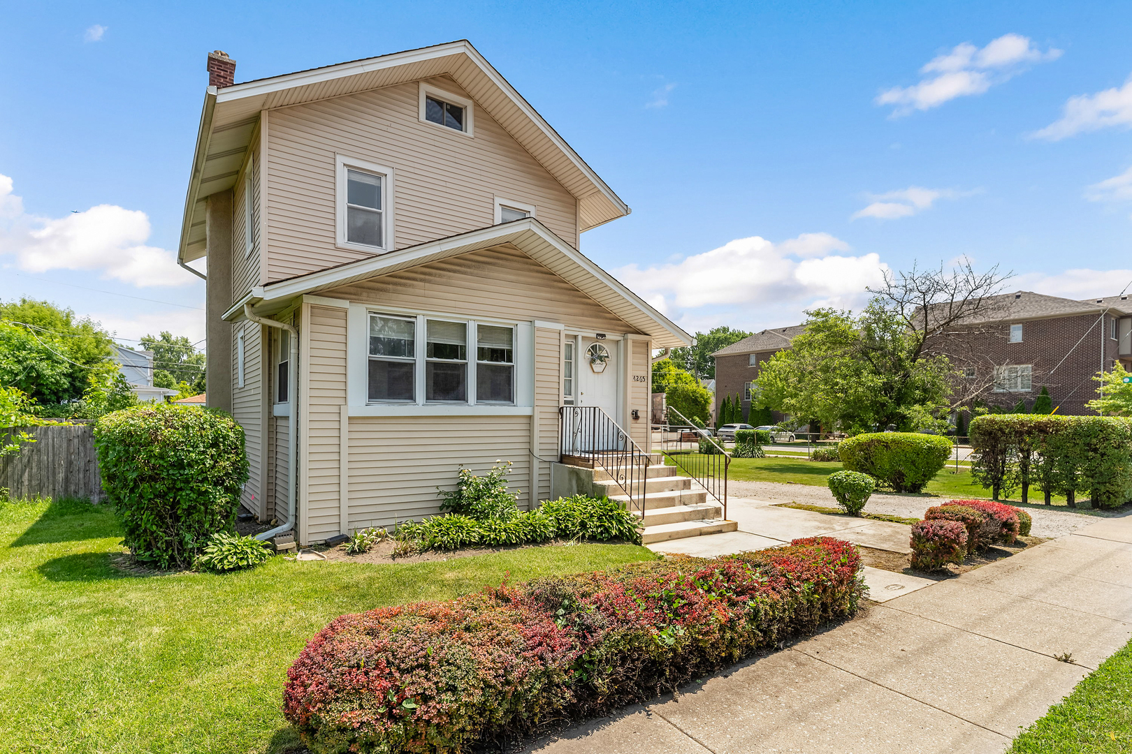 Property Photo: 4265 Eberly Avenue IL 60513