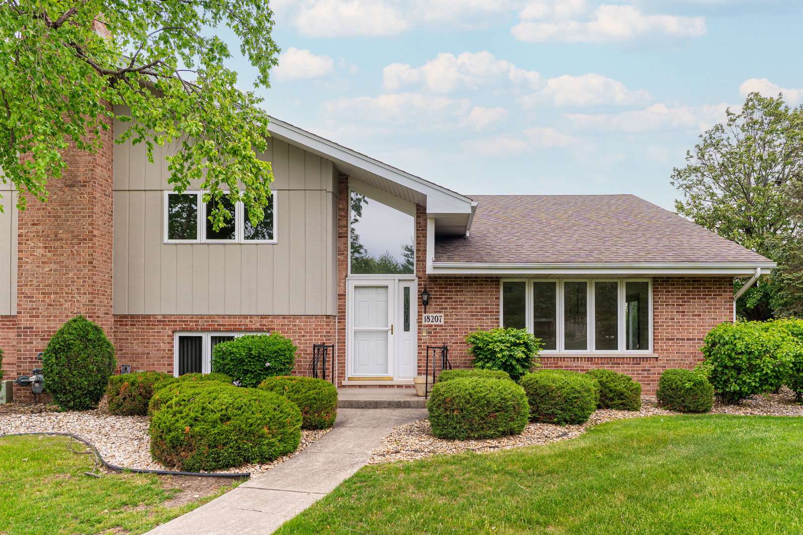 Property Photo: 18207 Ohio Court IL 60467
