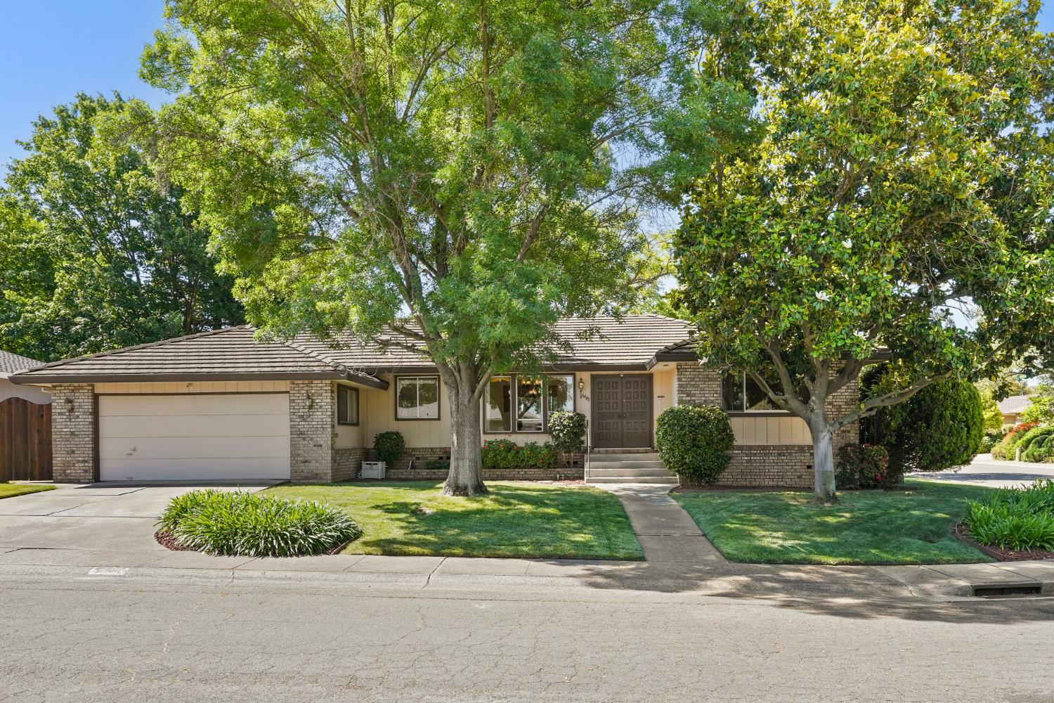 Property Photo: 6400 Scenic Oak Court CA 95608