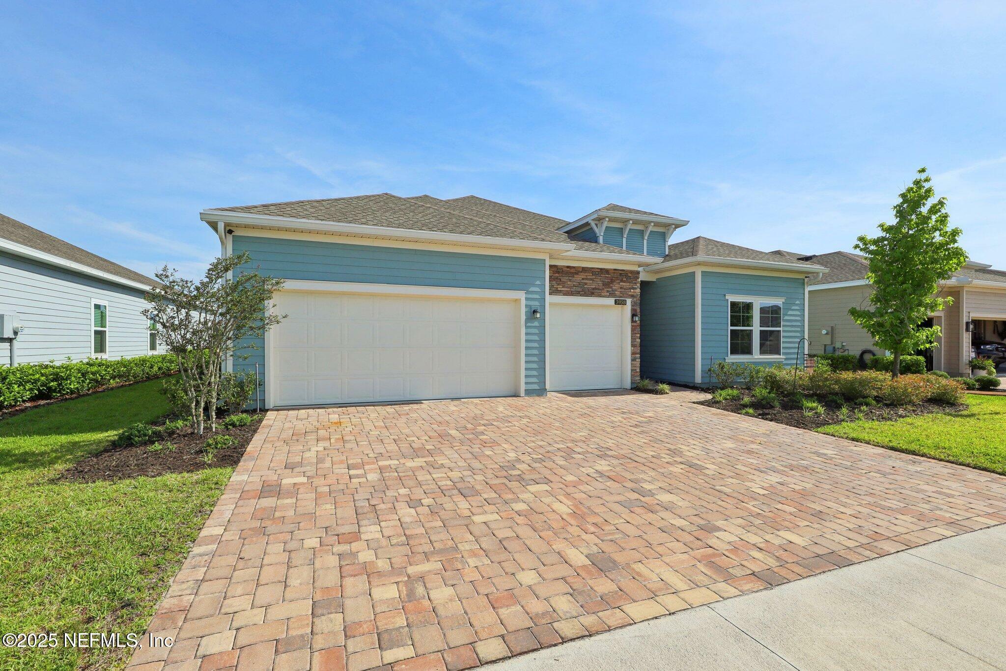 Property Photo: 3958 Pondside Court FL 32068